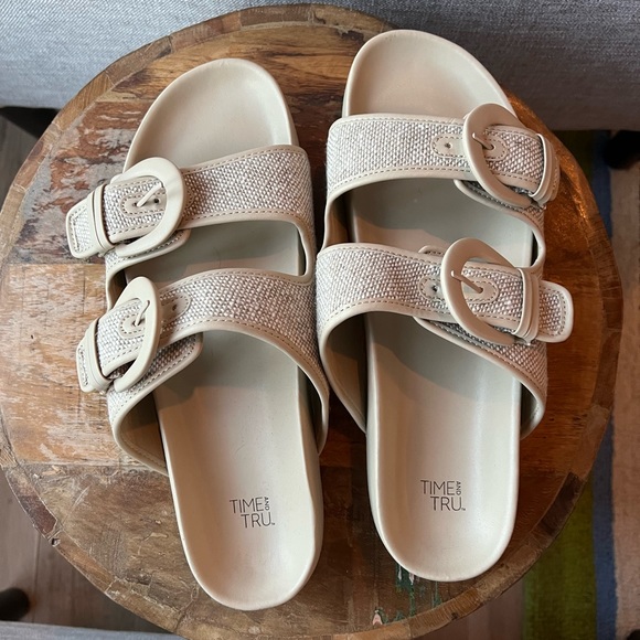 Sandals - Picture 4 of 5